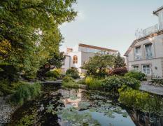 Garten-Hotel Ochensberger **** Garten mit Badeteich im Garten-Hotel Ochensberger