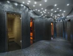 Luxury Wellness und Spa Hotel Prezident Saunabereich mit stimmungsvoller Beleuchtung im Luxury Wellness und Spa Hotel Prezident