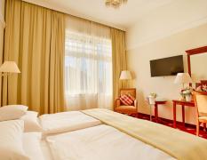 Thermia Palace Hotel Hell eingerichtetes Doppelzimmer im Thermia Palace Hotel