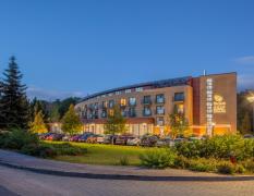 Fagus Hotel Conference & Spa ****s Aussenansicht im Garten des Hotel Fagus