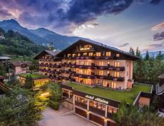 Aussenansicht des Hotels Alpina