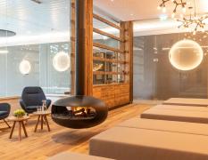 Ruheraum Kaminfeuer im Wellnessbereich des Hotels Das KATSCHBERG