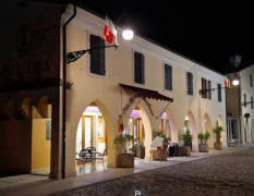 Patriarca Hotel & Wellness Aussenansicht des Hotels Patriarca in Abendstimmung