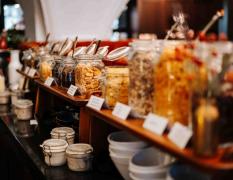 Müsli beim Frühstücksbuffet im Hotel Palais 26