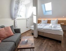 Blick in ein Doppelzimmer Standard im Landhotel Kastanienallee
