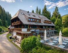 Aussenansicht des Berghotels Kräuterchalet