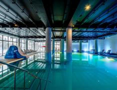 Innenpool des Resort Krol Plaza Hotels